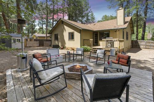 Stylish Home with in Home Gym AC Fully Fenced Yard