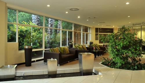 Lobby, Cresta Lodge Hotel in Gaborone