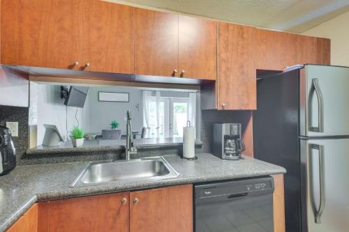 Opa-locka Townhome, 15 Mi to Miami Beach! in Opa-locka, USA