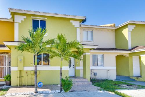 Opa-locka Townhome, 15 Mi to Miami Beach! in Opa-locka, USA