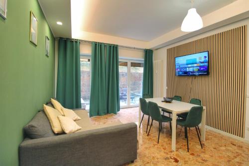 Delicious 2 Bed Room Apartment and Garden by YH, Roma (foto 6)