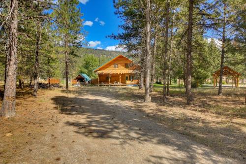 Libby Home with Mountain Views Gazebo and Fire Pit!