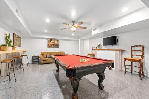 Memories on Madison - Entire Home w/ Game Room & Outdoor Fire Pit (102 Madison Ter), Clarksville (foto 3)