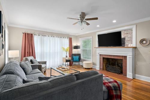 Memories on Madison - Entire Home w/ Game Room & Outdoor Fire Pit (102 Madison Ter), Clarksville (foto 10)