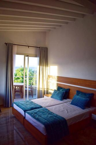 2 twin beds