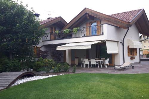 Mansarda con terrazzo e giardino Altopiano di Piné - Apartment - Baselga di Pinè