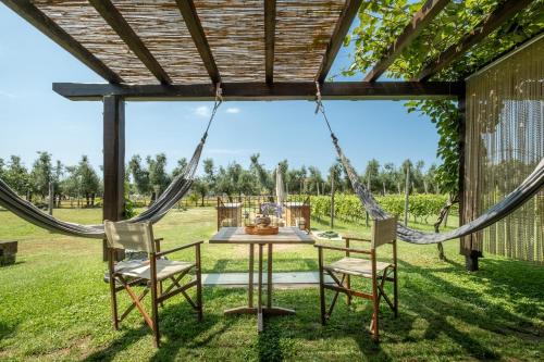 Olimagio Farm Stay with animals and 25m pool, beach at cycling distance
