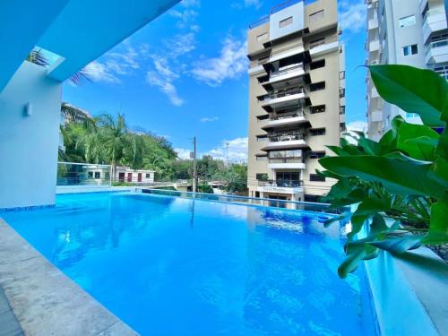 Cozy City Center Condo Pool