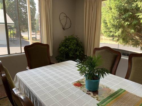 Fairway Apartments Unit 1 in Twain Harte (CA)