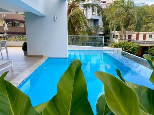 Cozy City Center Condo Pool