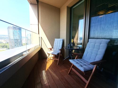Prestigious SKY PARK apartment - top city view - Traveller awards 2024, Братислава (фото 9)