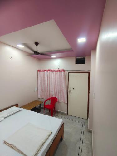 Budget Double Room image 2