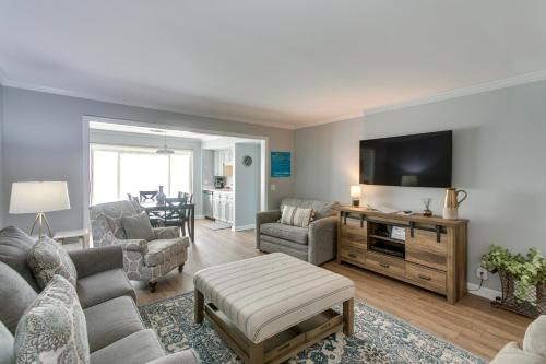 . 4 Mi to Beach St Simons Island Golf Course Condo