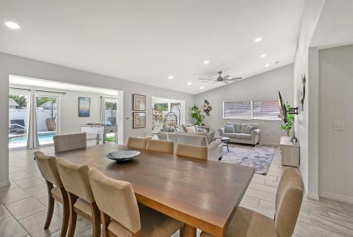HEATED Pool, Game Room, Bunk Beds, Close to Beaches, Fun! in Bradenton