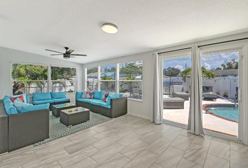 HEATED Pool, Game Room, Bunk Beds, Close to Beaches, Fun! in Bradenton