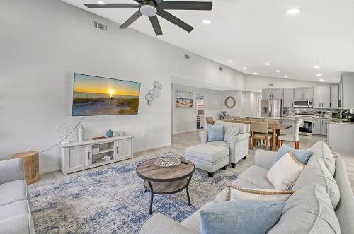 HEATED Pool, Game Room, Bunk Beds, Close to Beaches, Fun! in Bradenton