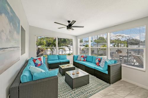 HEATED Pool, Game Room, Bunk Beds, Close to Beaches, Fun! in Bradenton