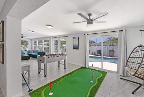 HEATED Pool, Game Room, Bunk Beds, Close to Beaches, Fun! in Bradenton, USA