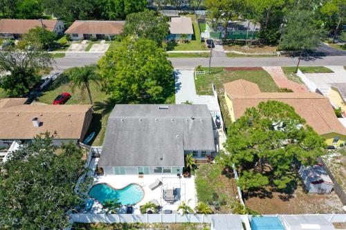 HEATED Pool, Game Room, Bunk Beds, Close to Beaches, Fun! in Bradenton