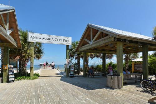 HEATED Pool, Game Room, Bunk Beds, Close to Beaches, Fun! in Bradenton