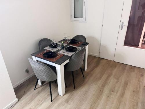 Удобства, Logement entier chambre+salon + jardin & terrasse in Лес-Улис