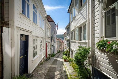 B&B Bergen - Dinbnb Apartments I Historical Two-Floor Apartment with Rooftop Panorama I 1645 Heritage - Bed and Breakfast Bergen