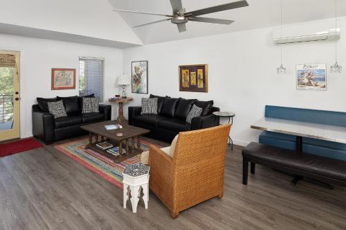 . Folly Vacation Perfect Purple Palace Apt C