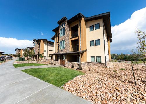 2 Bedroom Fully Furnished Luxury Apartment 304 in Colorado Springs, USA