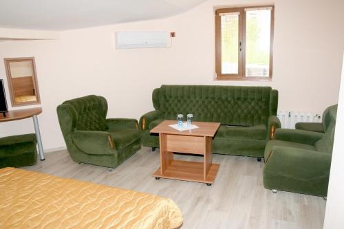 Interrum Hotel - image 11
