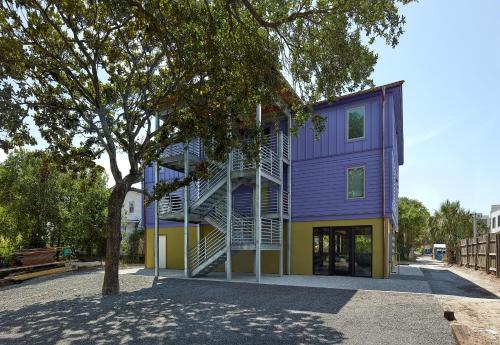 Great location super cute & spacious Folly Vacation Apt B - image 12