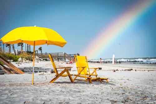 Great location super cute & spacious Folly Vacation Apt B - image 13