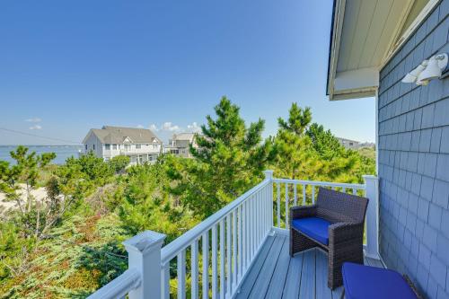 Westhampton Beach Home w/ Deck + Ocean Views! in Vesthemptonas pludmale (NY)