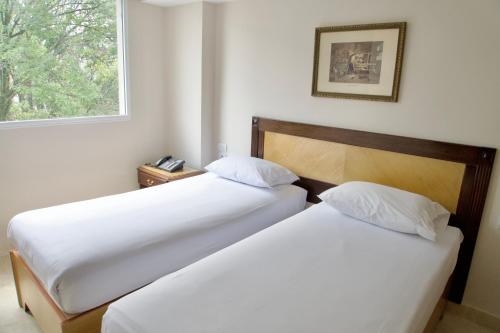 Double or Twin Room image 10