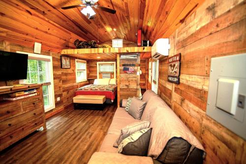 The Americana - Parker Creek Bend Cabins