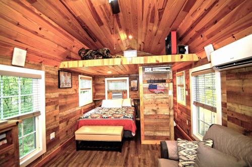 The Americana - Parker Creek Bend Cabins