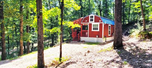 The Americana - Parker Creek Bend Cabins