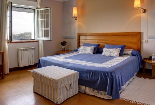 3 twin beds