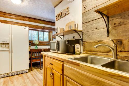 Pisgah Forest Cabin with Mountain and Waterfall Views!