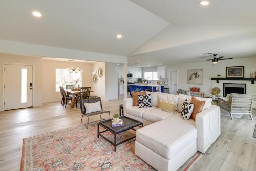 Spacious and Modern Home Less Than 6 Mi to Lookout Mountain! - image 14