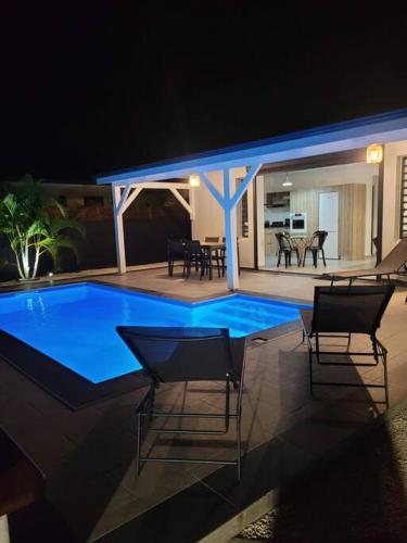 View, Villa avec Piscine, 10 min plage in Le Moule