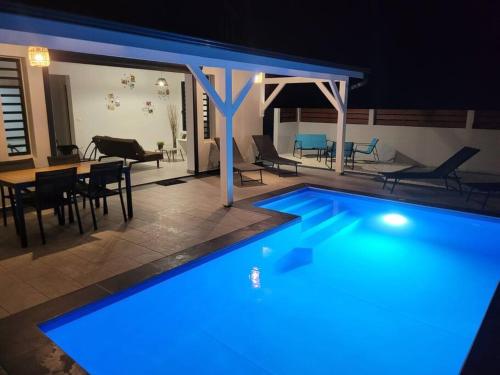 View, Villa avec Piscine, 10 min plage in Le Moule
