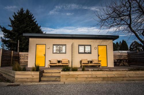 Cabin without linen and shared bathroom