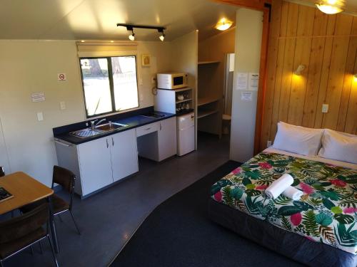 One Bedroom Self Contained Cabin QQS