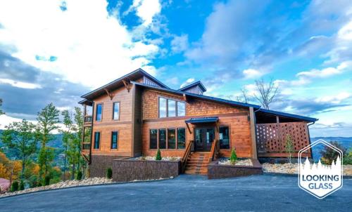 Looking Glass Elevation Station in Gatlinburg, USA