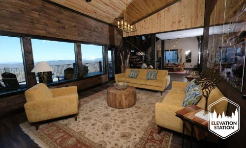 Looking Glass Elevation Station in Gatlinburg, USA