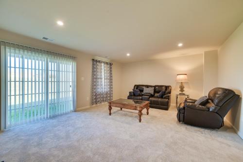 Spacious Hedgesville Retreat about 5 Mi to Golf Course in Hedgesville, USA