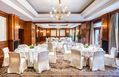 Banquet hall, Wildflower Hall, An Oberoi Resort, Shimla in Kufri