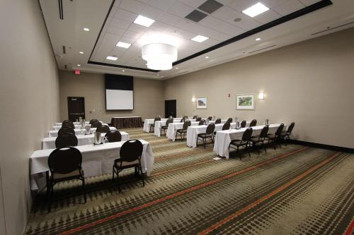 Hilton Garden Inn Findlay - image 9