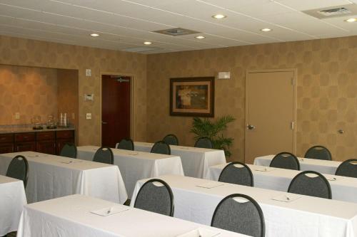 Hampton Inn & Suites Norfolk-Airport - 회의실/연회장