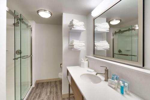 Hampton Inn & Suites Pocatello - image 11